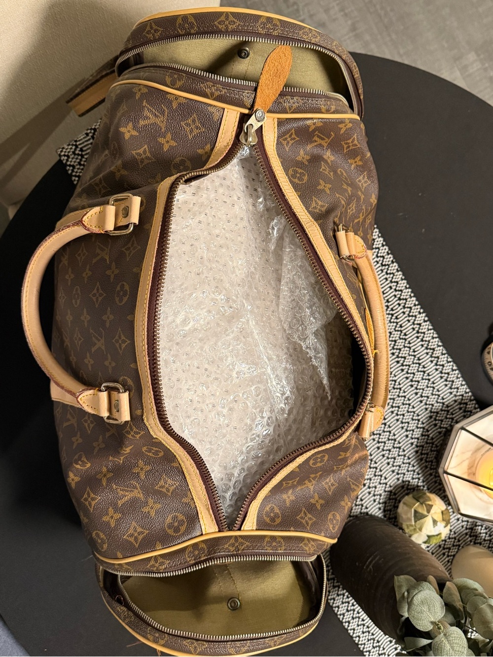 Louis Vuitton Monogram Duffel in Brown with Tan Trim. - Picture 13 of 16